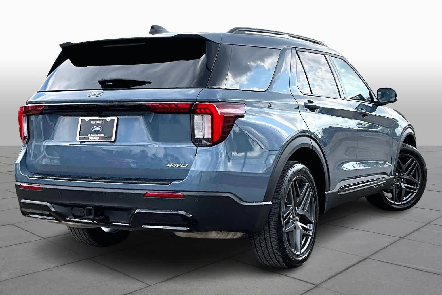 Certified 2025 Ford Explorer ST-Line w/ Premium Package image 13