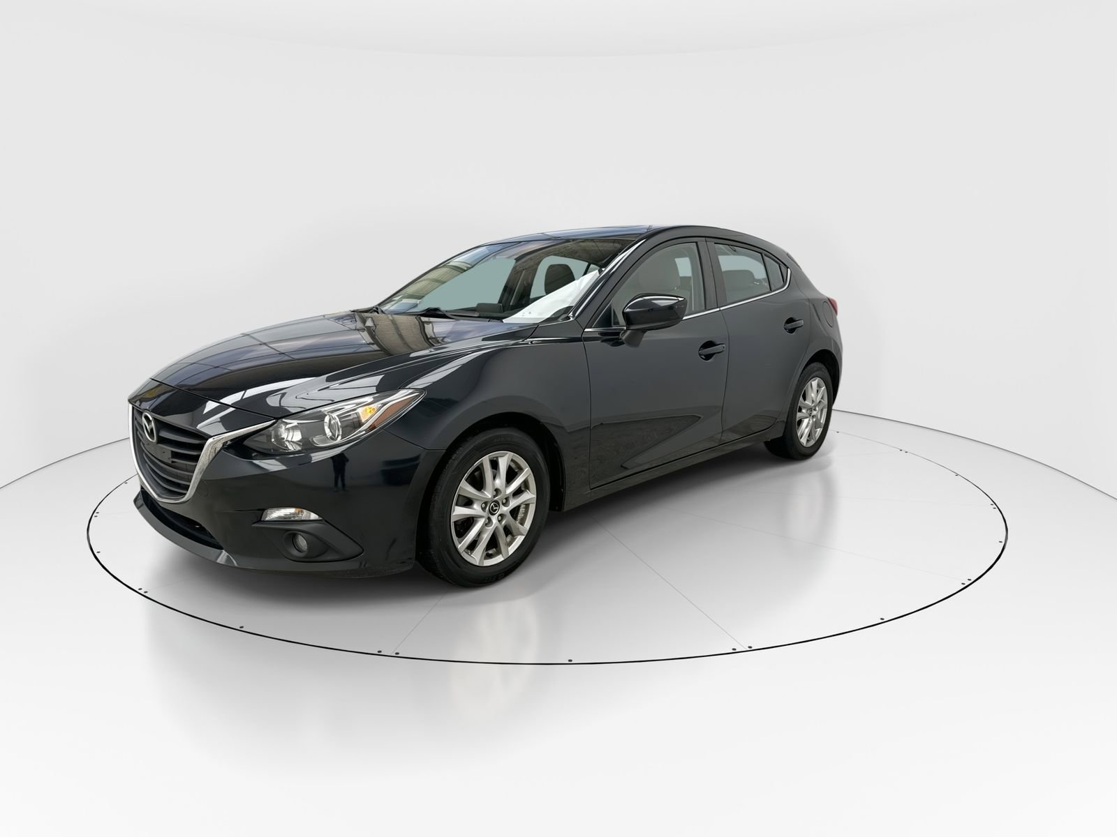 Used 2015 MAZDA MAZDA3 i Touring w/ Technology Package image 4