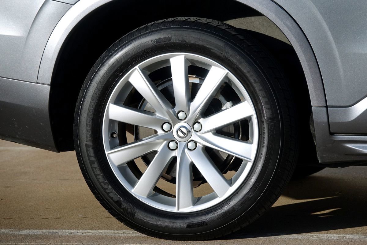 Used 2016 Volvo XC90 T6 Momentum w/ Momentum Plus Package AWD/4WD image 29