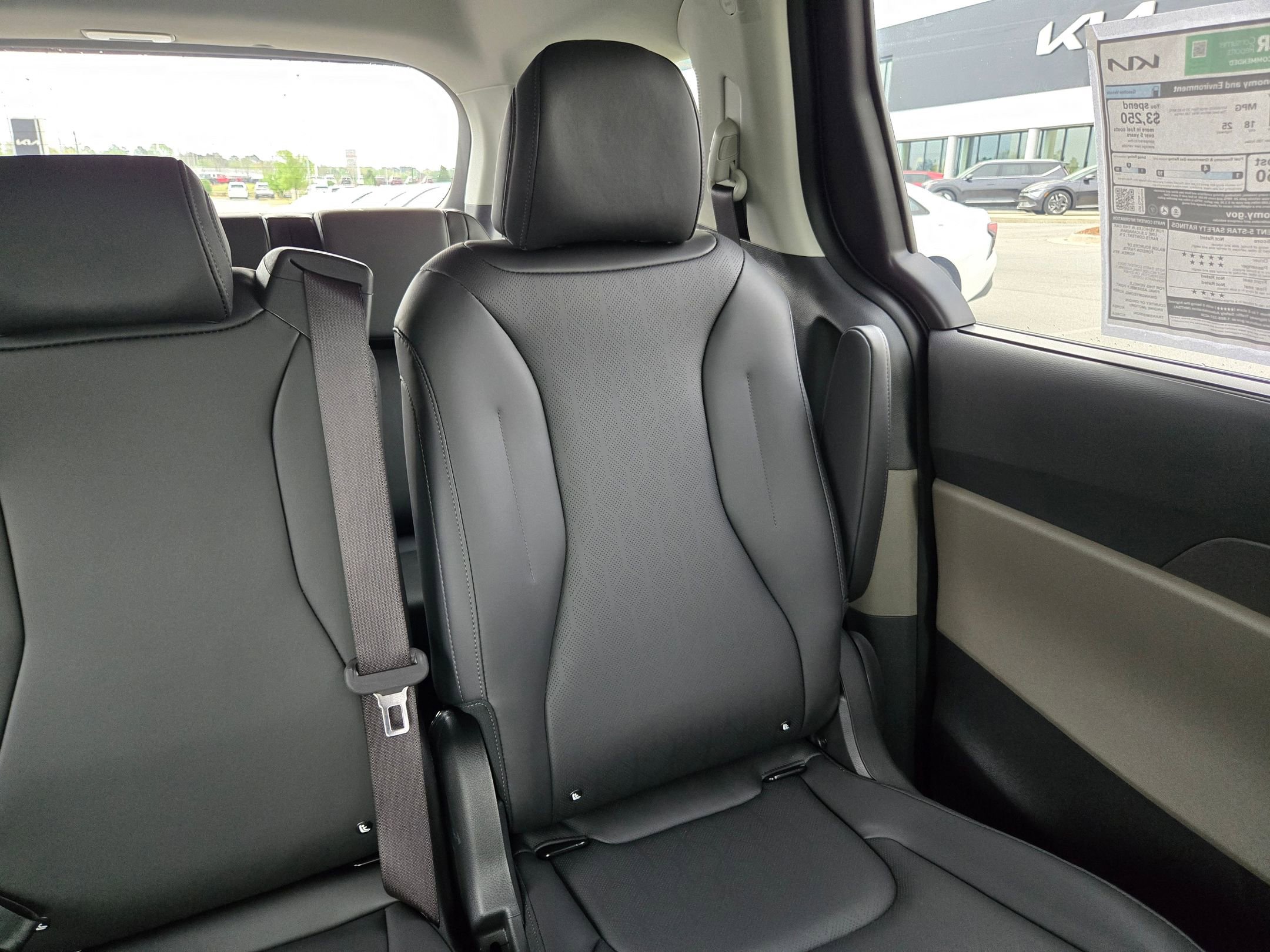 New 2026 Kia Carnival EX FWD image 14