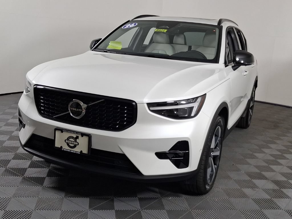Certified 2026 Volvo XC40 B5 Plus AWD/4WD image 3