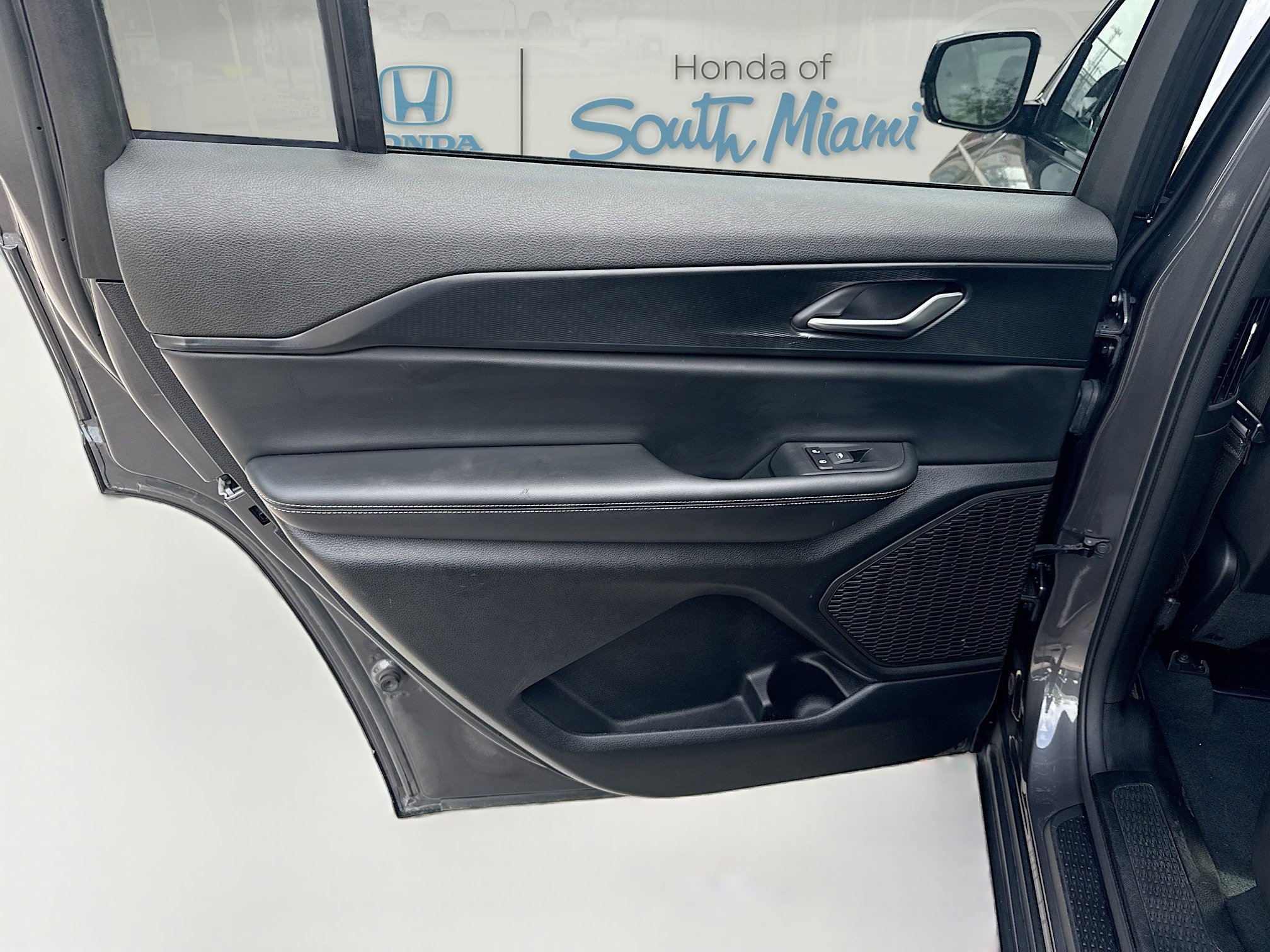 Used 2024 Jeep Grand Cherokee L Laredo image 25