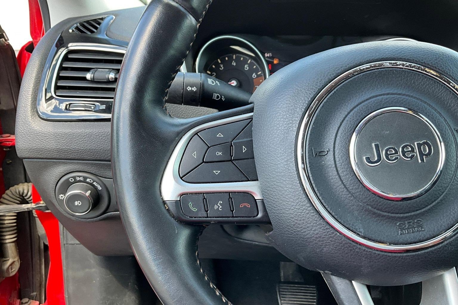 Used 2018 Jeep Compass Limited w/ Navigation Group FWD image 10