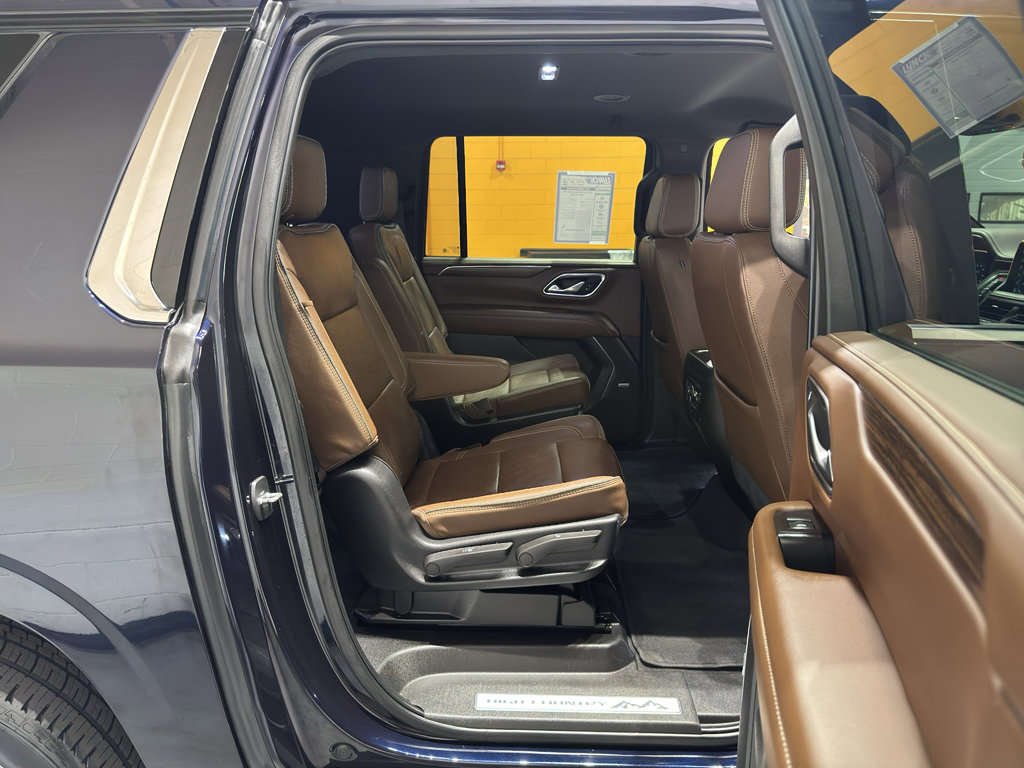 Used 2022 Chevrolet Suburban High Country AWD/4WD image 21