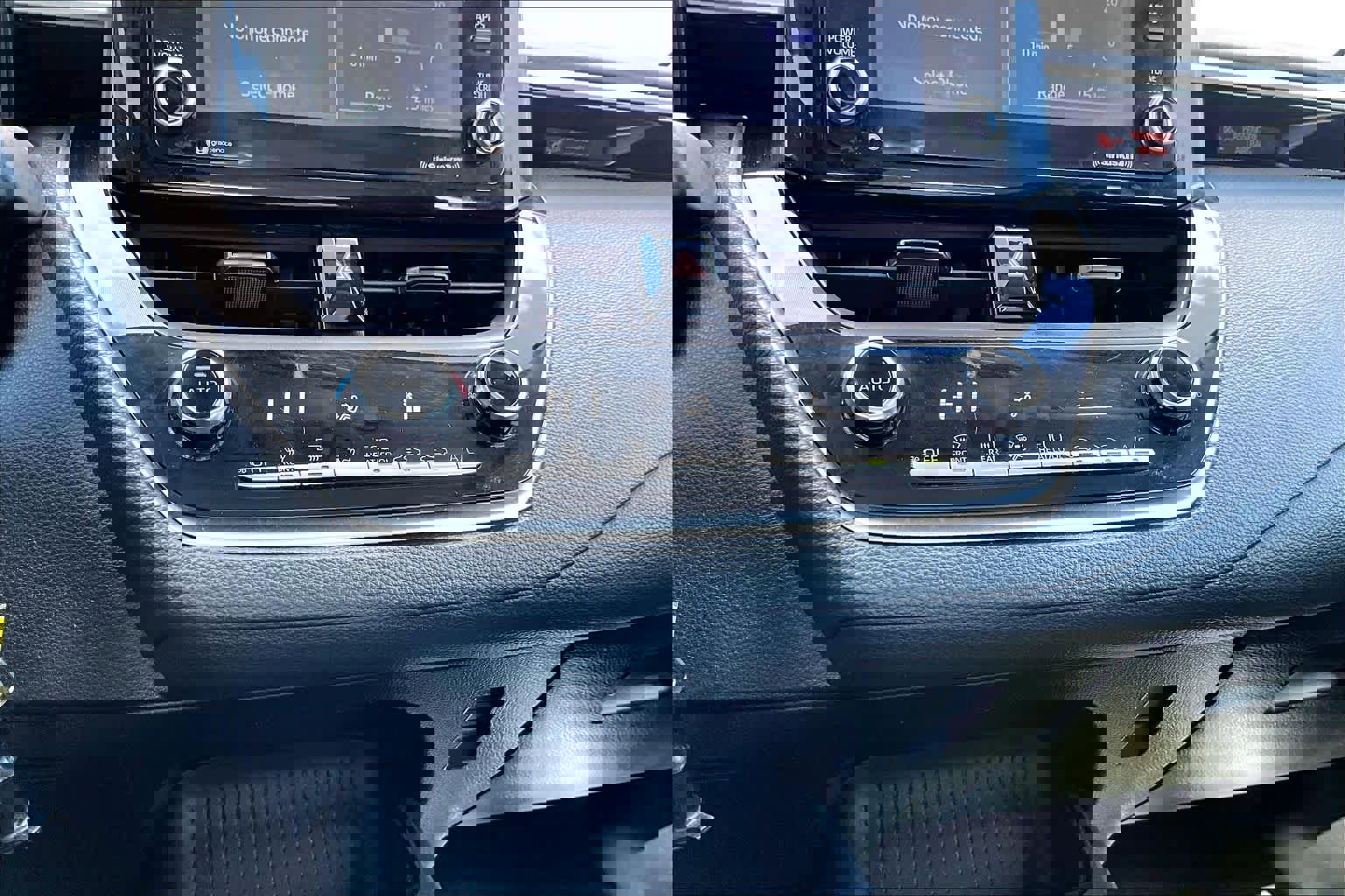 Used 2022 Toyota Corolla LE image 34