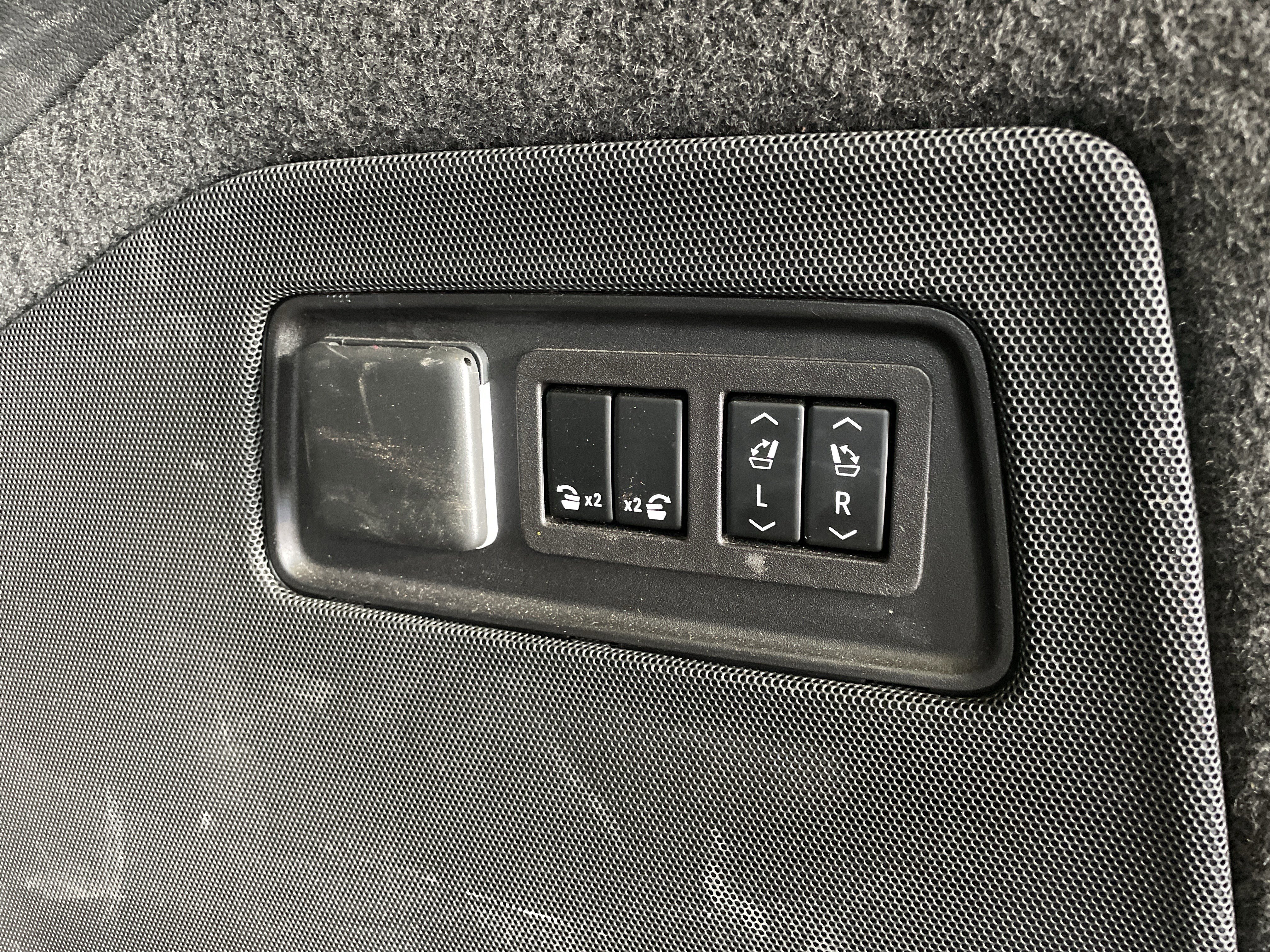Used 2023 Cadillac Escalade Sport Platinum image 44