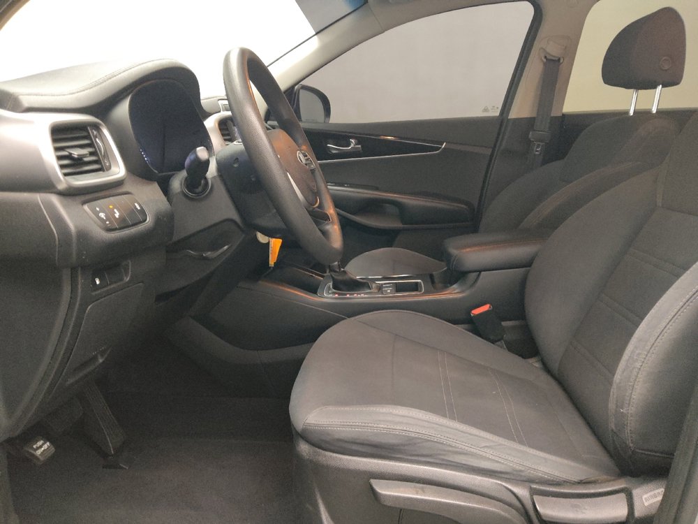 Used 2019 Kia Sorento LX image 17