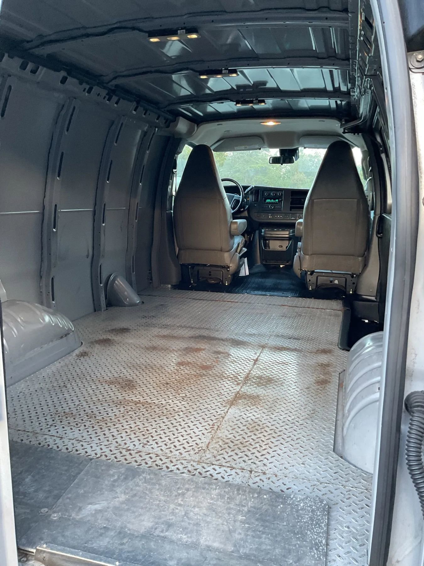 Used 2020 GMC Savana 3500 w/ Driver Convenience Package image 5