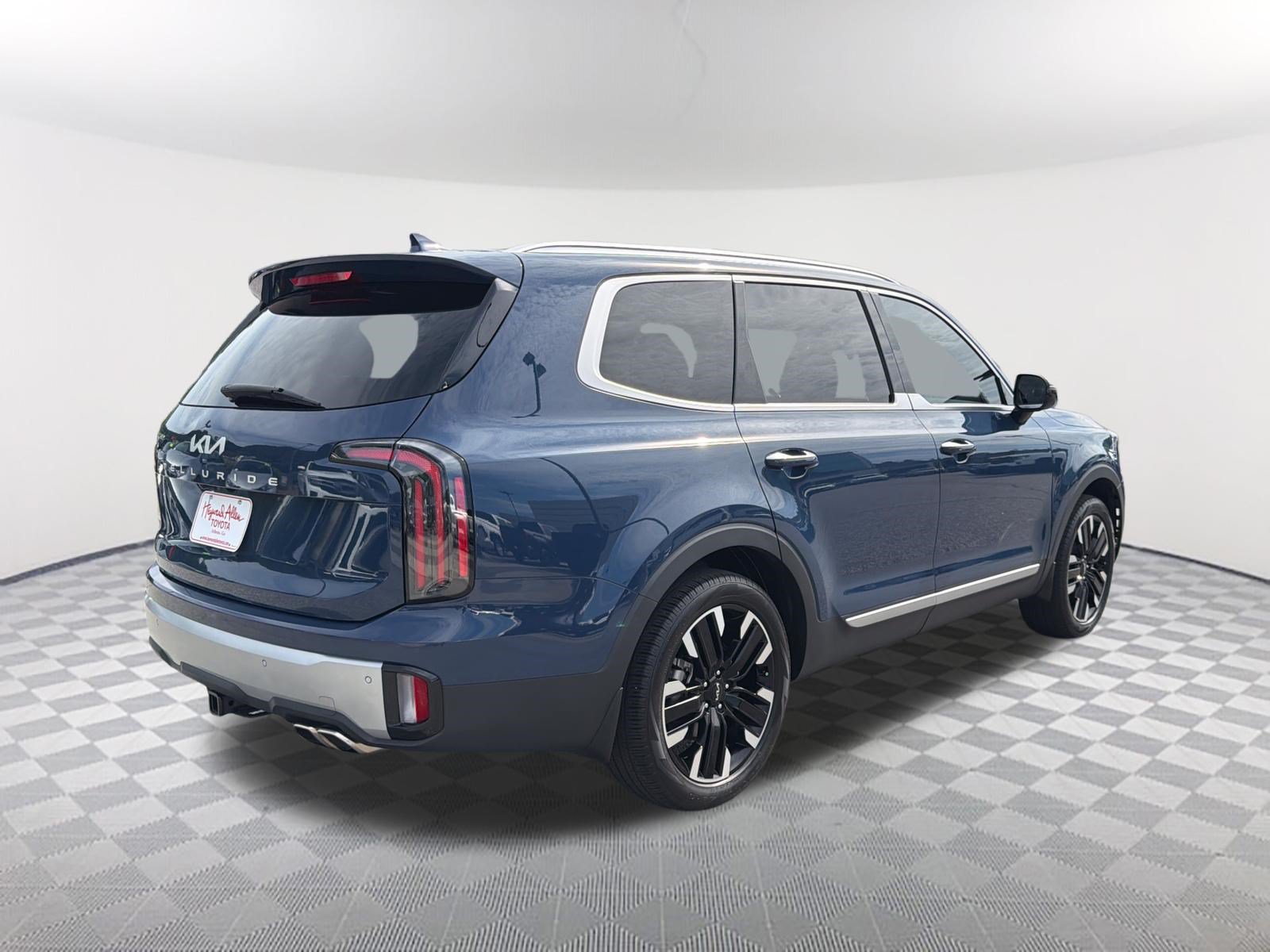 Used 2024 Kia Telluride SX w/ Towing Package FWD image 17