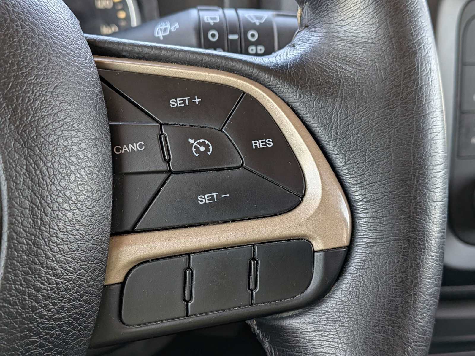 Used 2017 Jeep Renegade Latitude FWD image 23