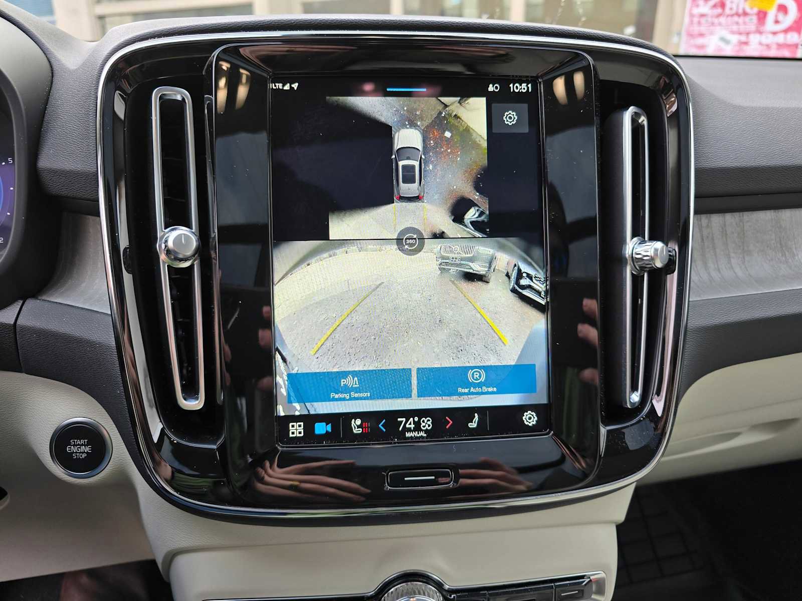 Certified 2024 Volvo XC40 B5 Ultimate w/ Climate Package image 40