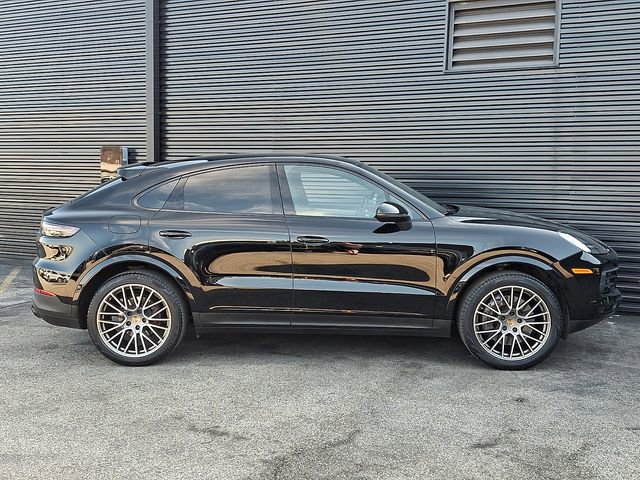 Certified 2023 Porsche Cayenne Platinum Edition image 8