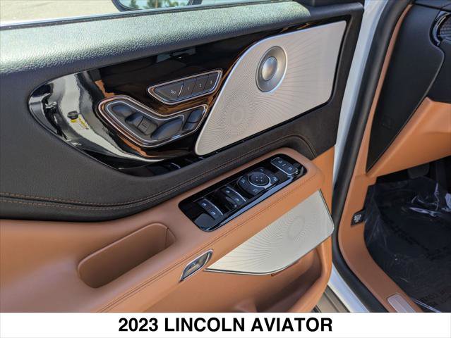 Certified 2023 Lincoln Aviator Black Label Grand Touring w/ Class IV Trailer Tow Package AWD/4WD image 11