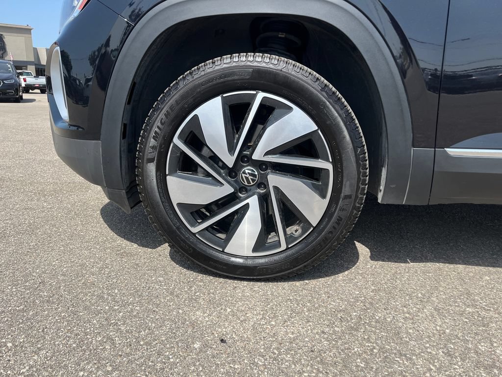 Used 2024 Volkswagen Atlas SEL AWD/4WD image 32