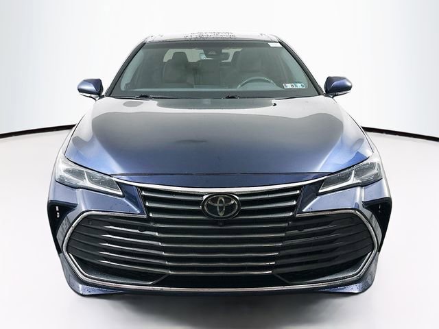 Used 2019 Toyota Avalon Limited image 2