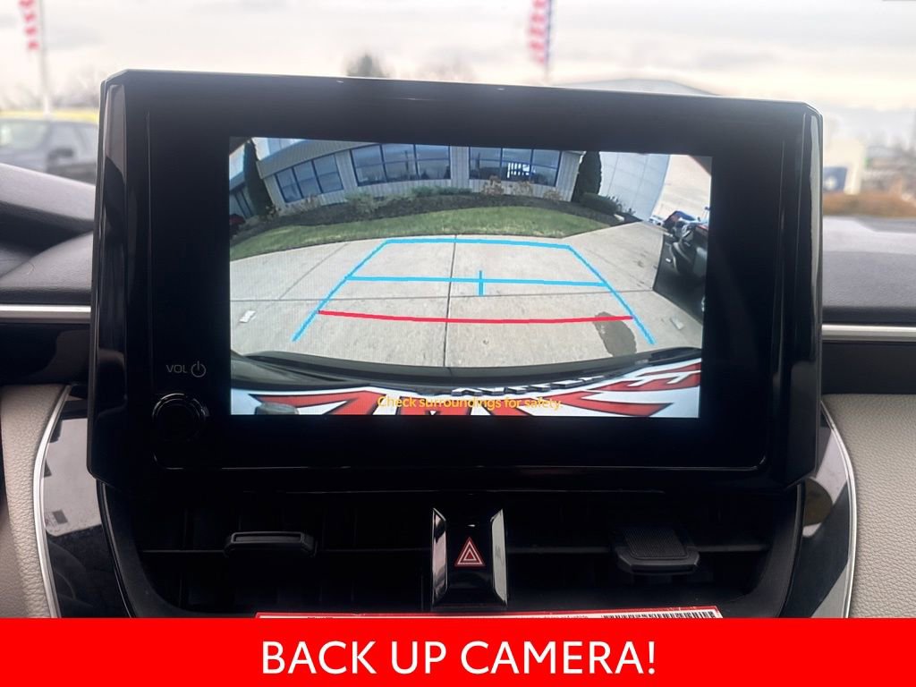 Used 2025 Toyota Corolla LE image 3