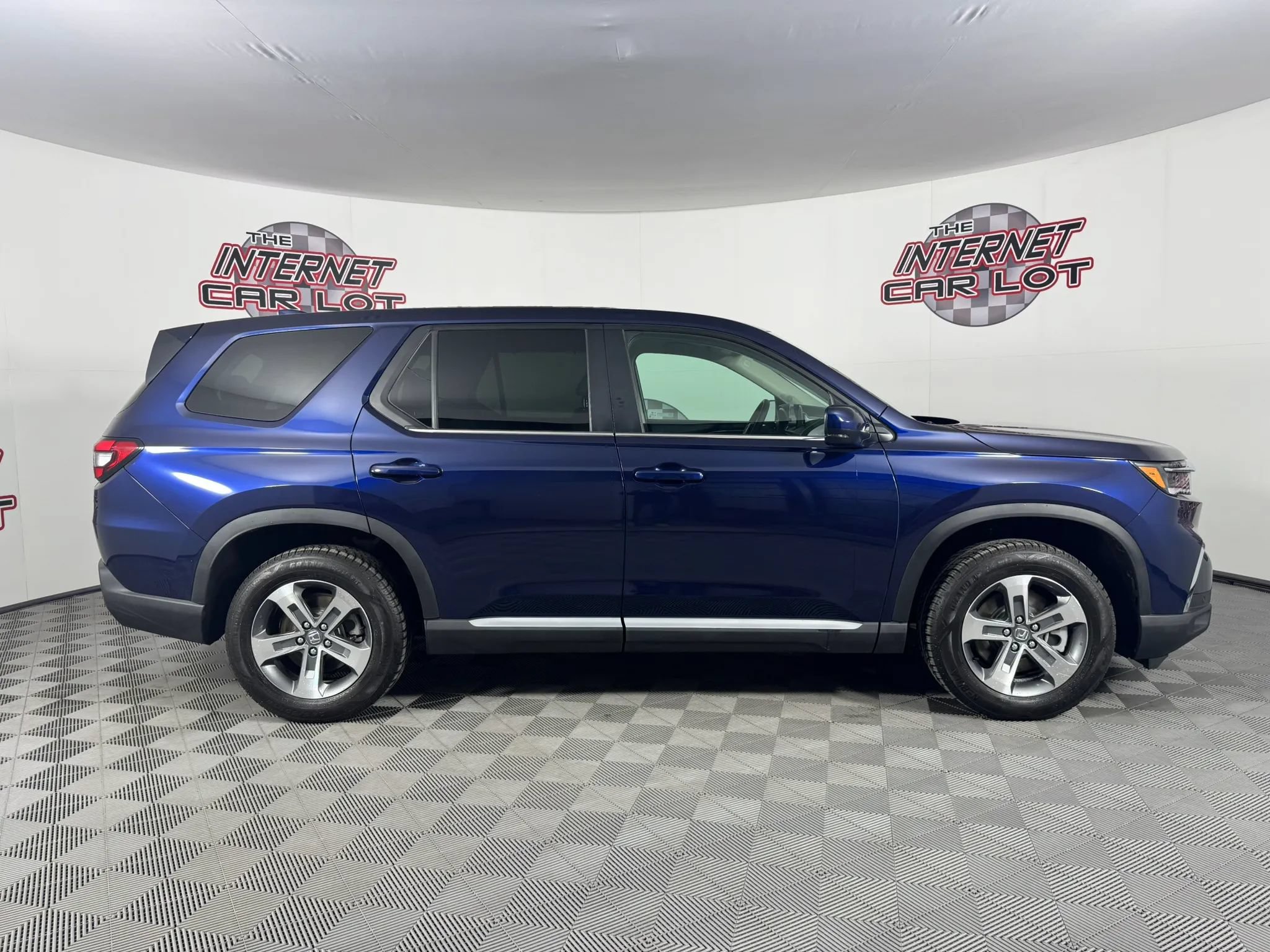 Used 2025 Honda Pilot EX-L image 8
