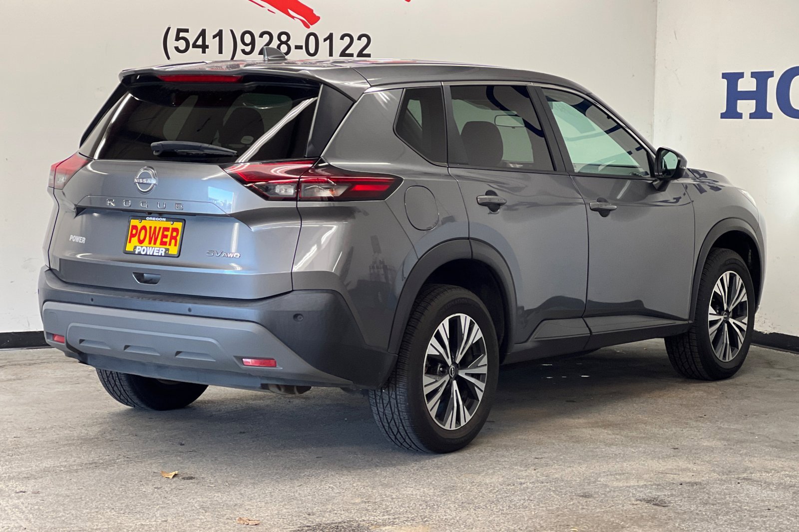 Used 2022 Nissan Rogue SV image 3