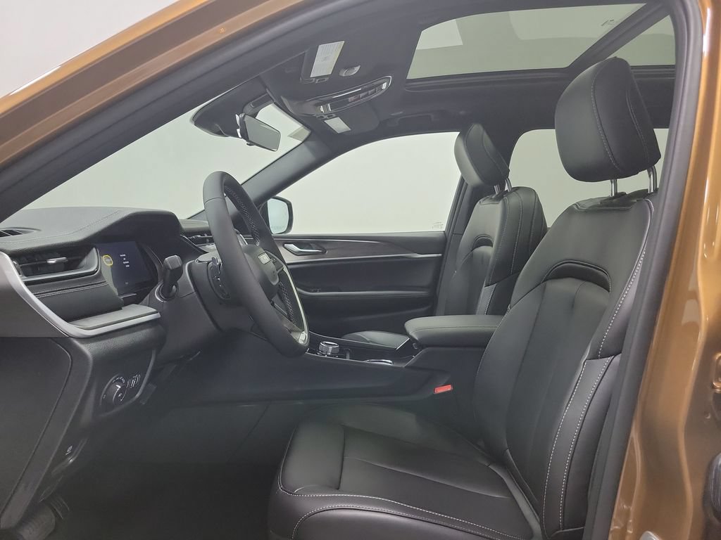 New 2026 Jeep Grand Cherokee L Limited AWD/4WD image 11