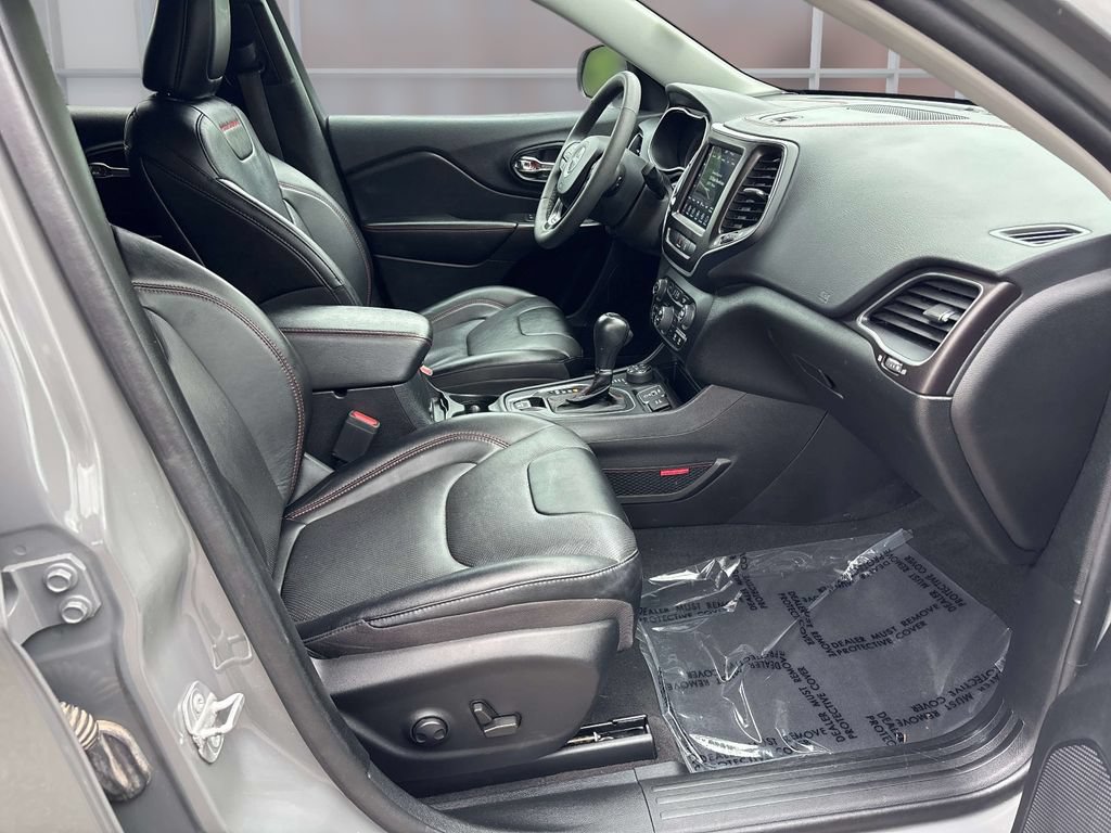 Used 2022 Jeep Cherokee Trailhawk w/ Premium Leather Package AWD/4WD image 18