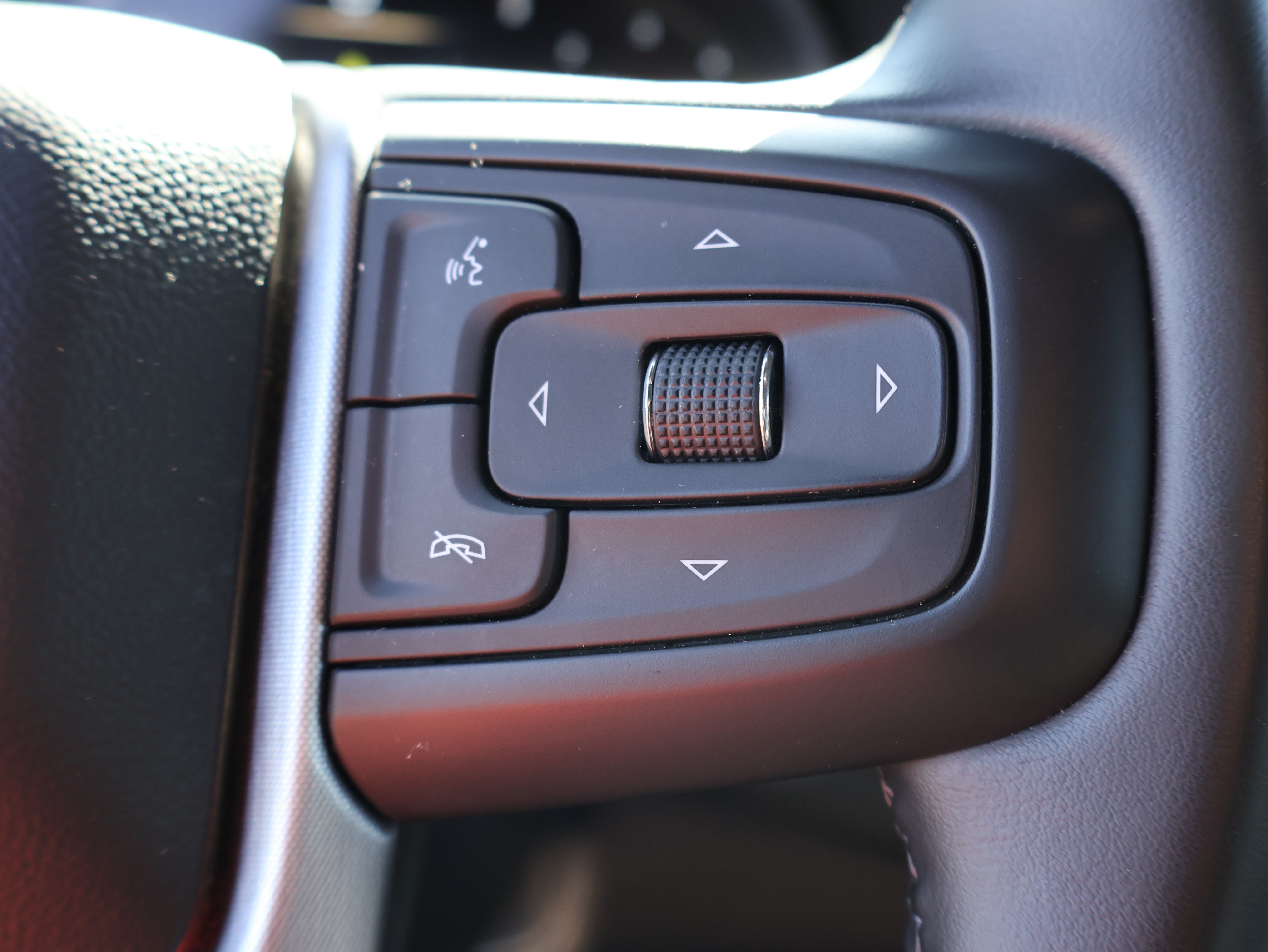 Used 2024 GMC Yukon SLT AWD/4WD image 34