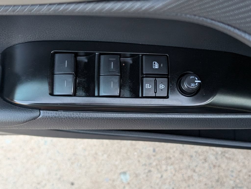 Used 2025 Toyota Camry SE FWD image 16