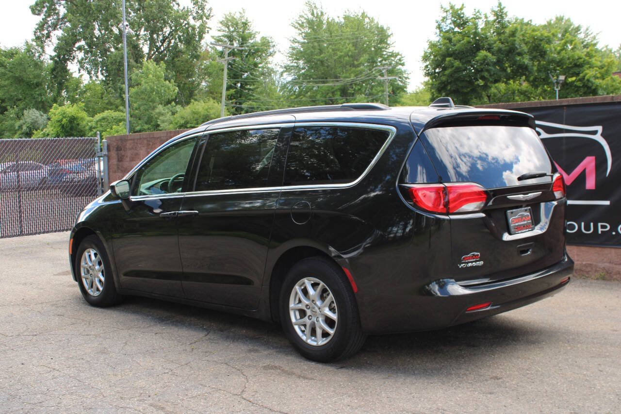 Used 2021 Chrysler Voyager Lxi FWD image 3