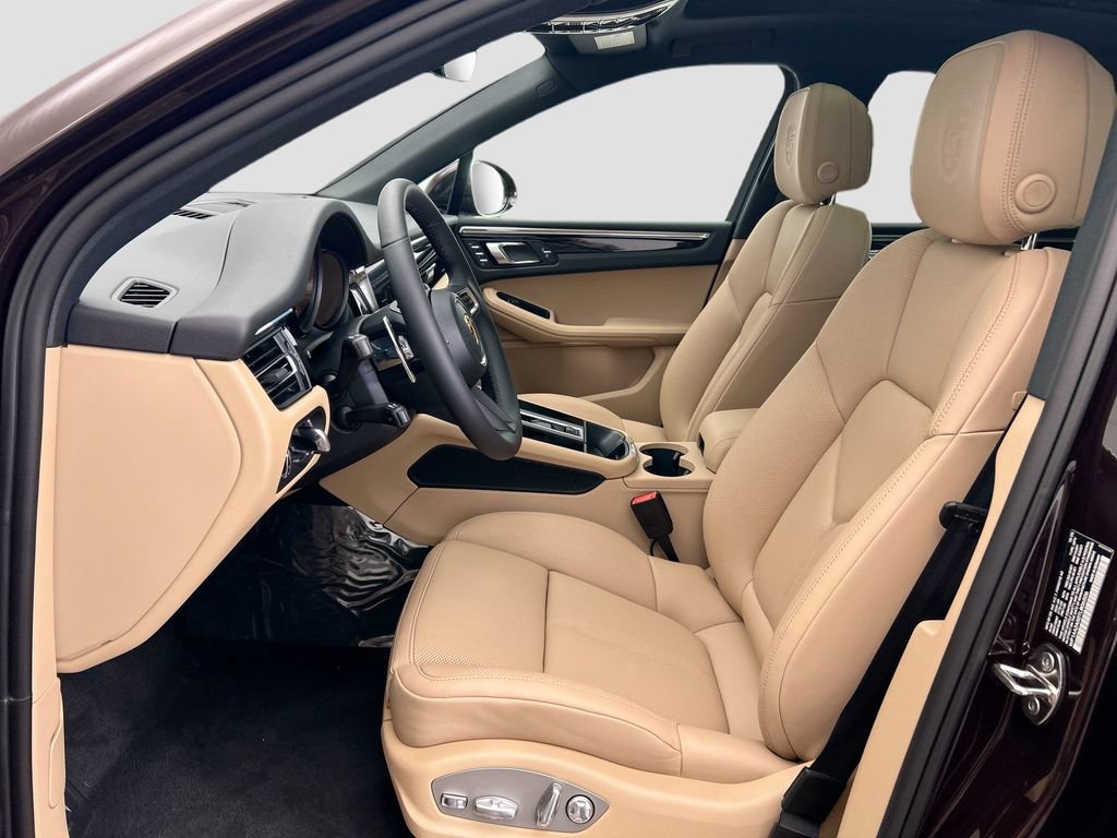 Used 2026 Porsche Macan AWD/4WD image 5