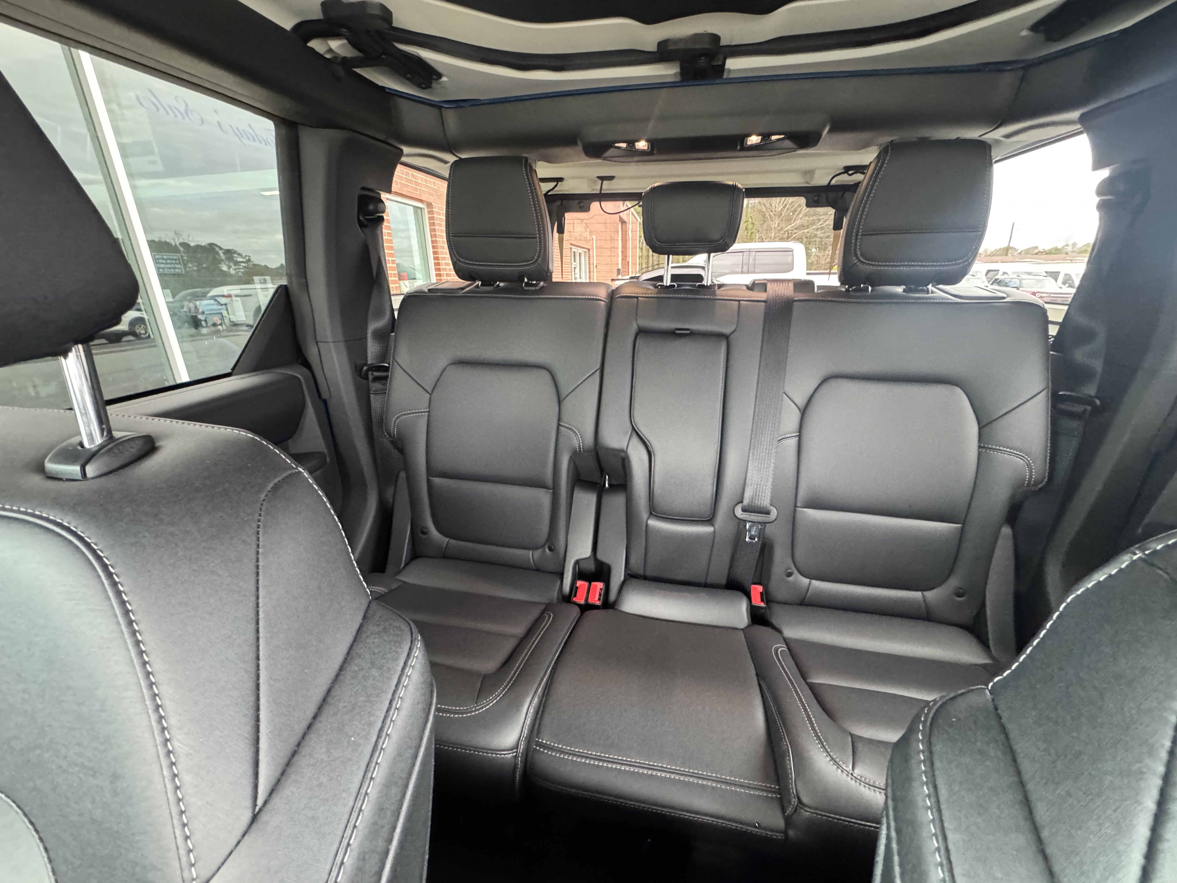 Used 2025 Ford Bronco Badlands image 14