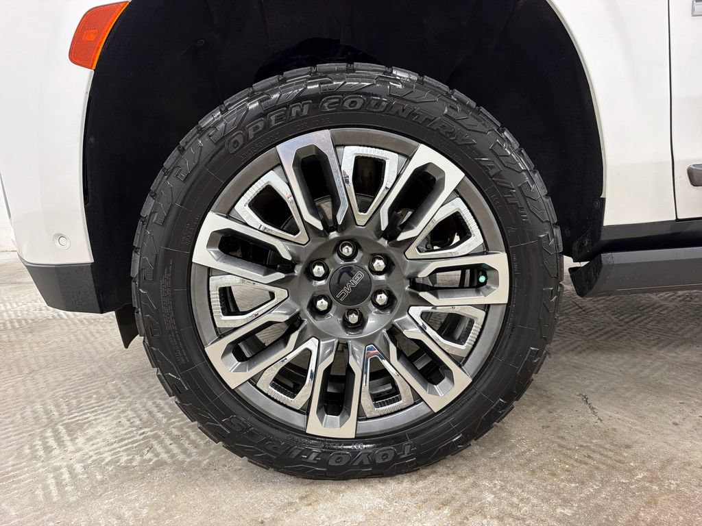 Used 2023 GMC Yukon Denali Ultimate AWD/4WD image 14