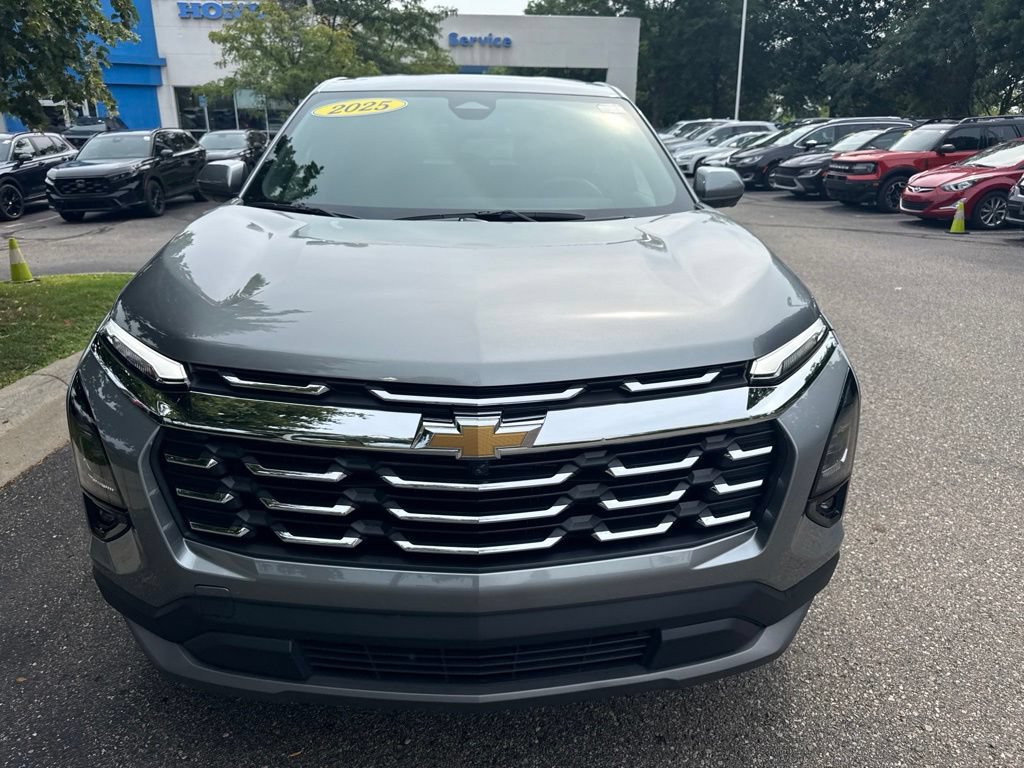 Used 2025 Chevrolet Equinox LT w/ Safety and Technology Package AWD/4WD image 2
