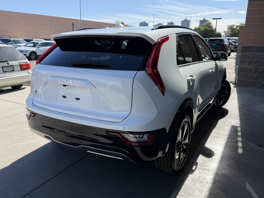Used 2024 Kia Niro Wave w/ Wave Preserve Package image 4