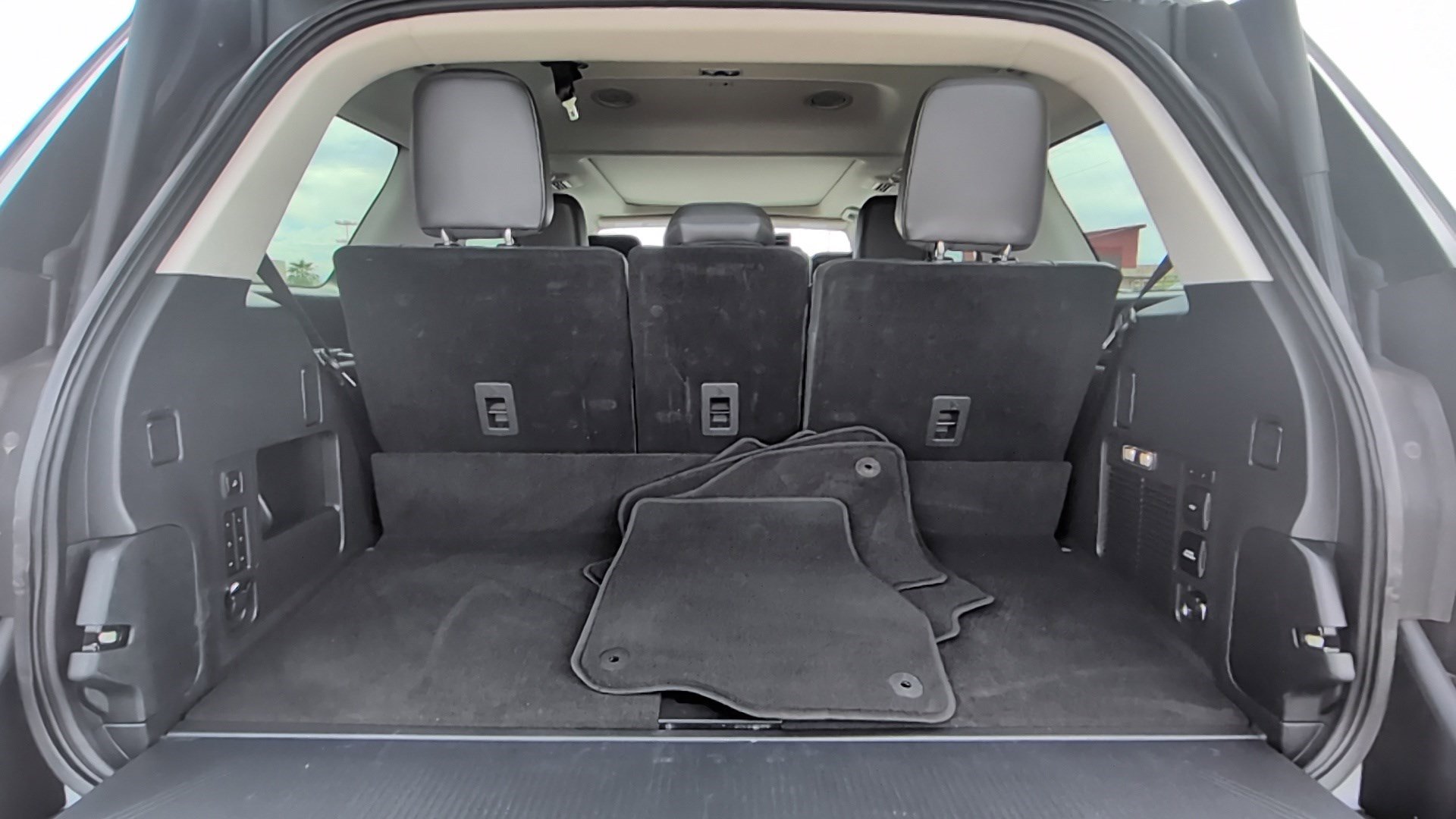 Used 2025 Ford Expedition Active AWD/4WD image 30