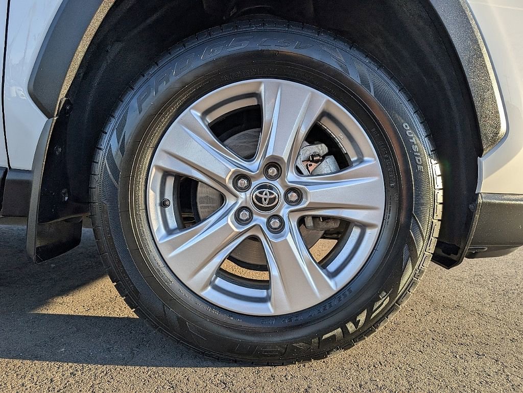 Used 2022 Toyota RAV4 XLE image 15