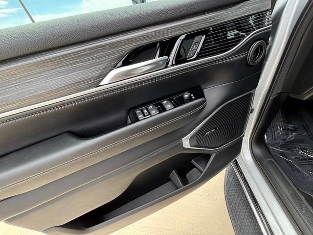 Used 2023 Jeep Wagoneer Series II w/ Flexible Seating Group AWD/4WD image 11