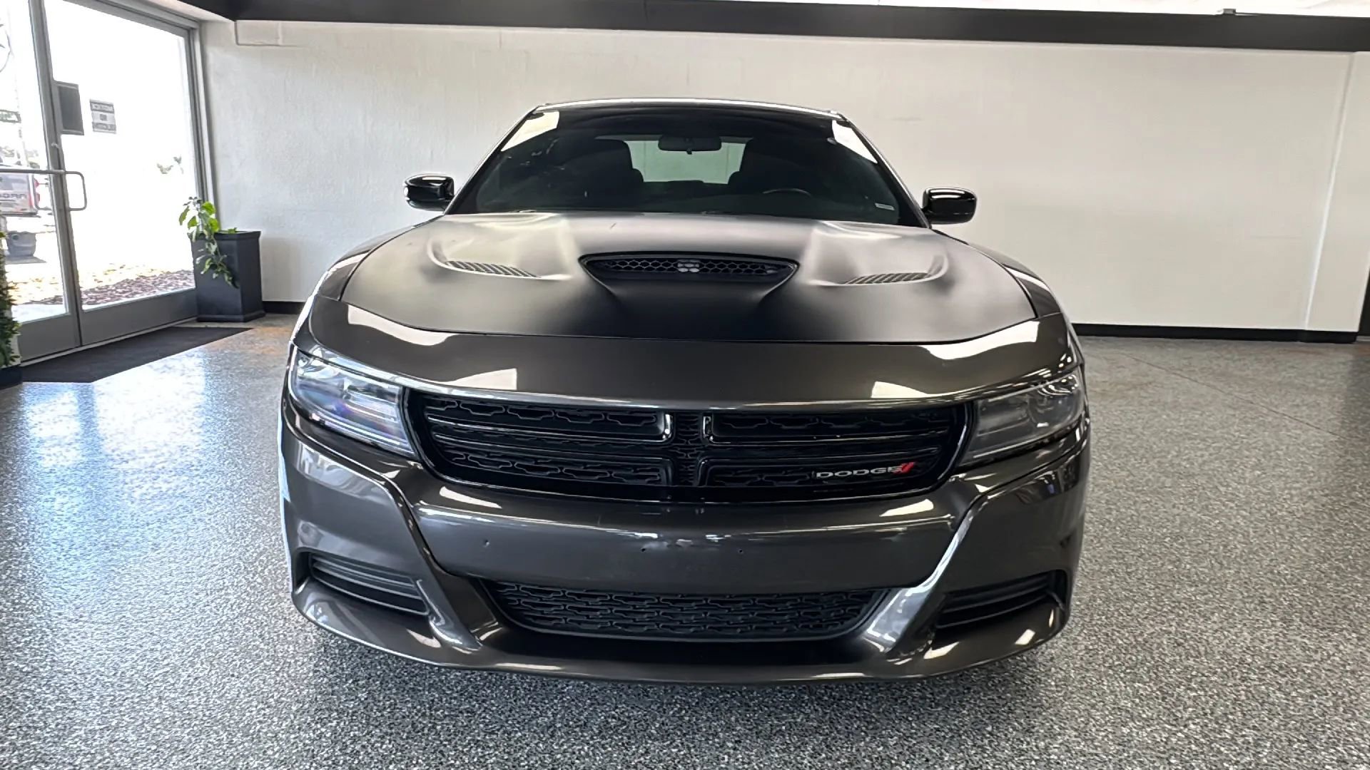Used 2023 Dodge Charger SXT RWD image 2