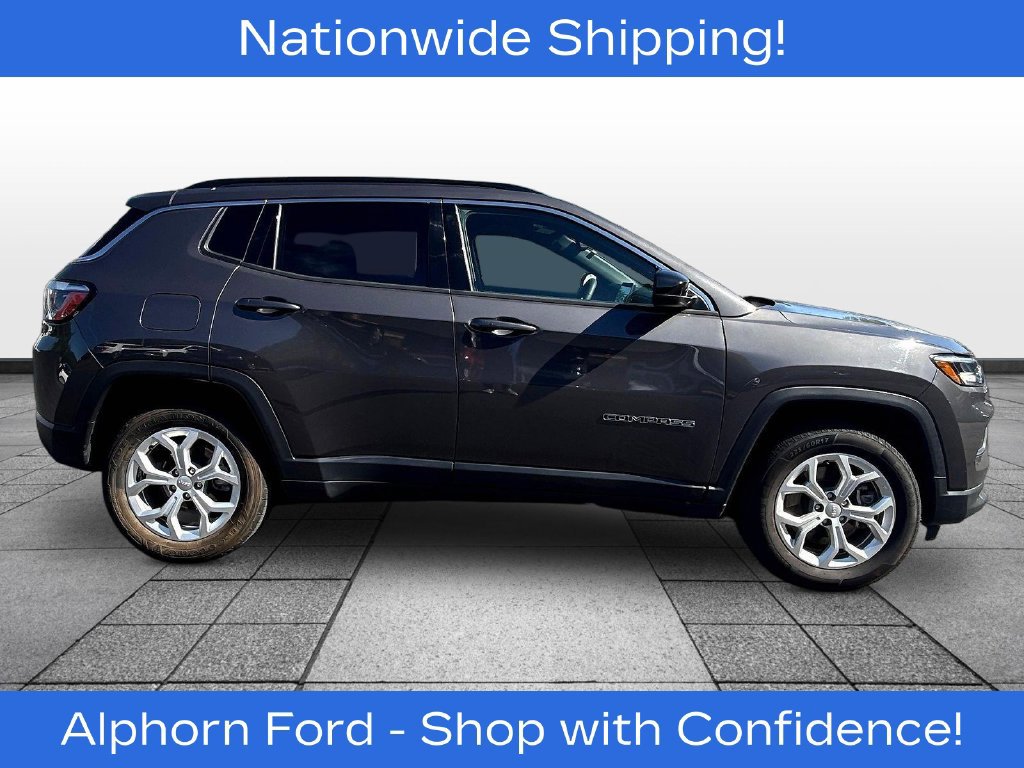 Used 2024 Jeep Compass Latitude AWD/4WD image 8