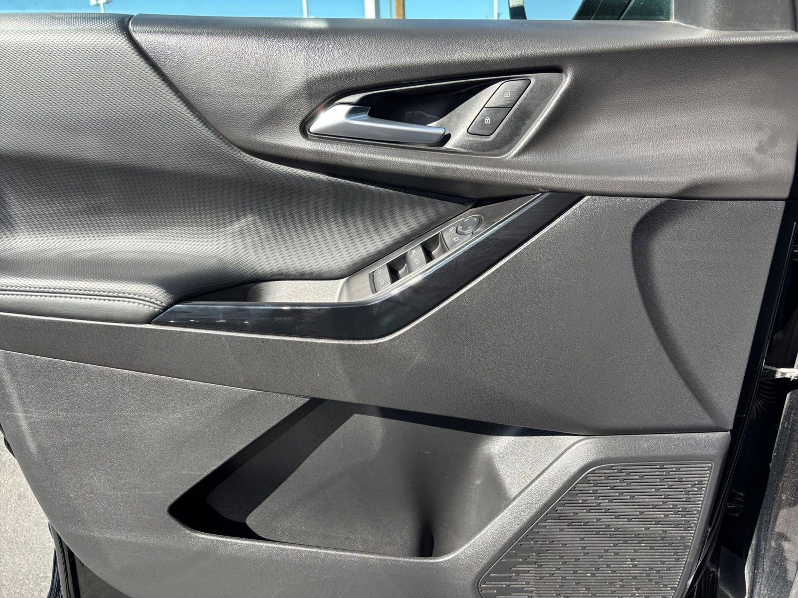 Used 2025 Chevrolet Equinox LT AWD/4WD image 18