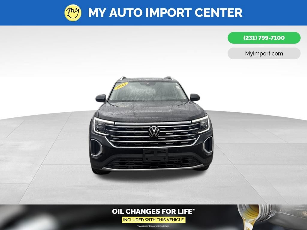 Used 2025 Volkswagen Atlas SEL AWD/4WD image 2