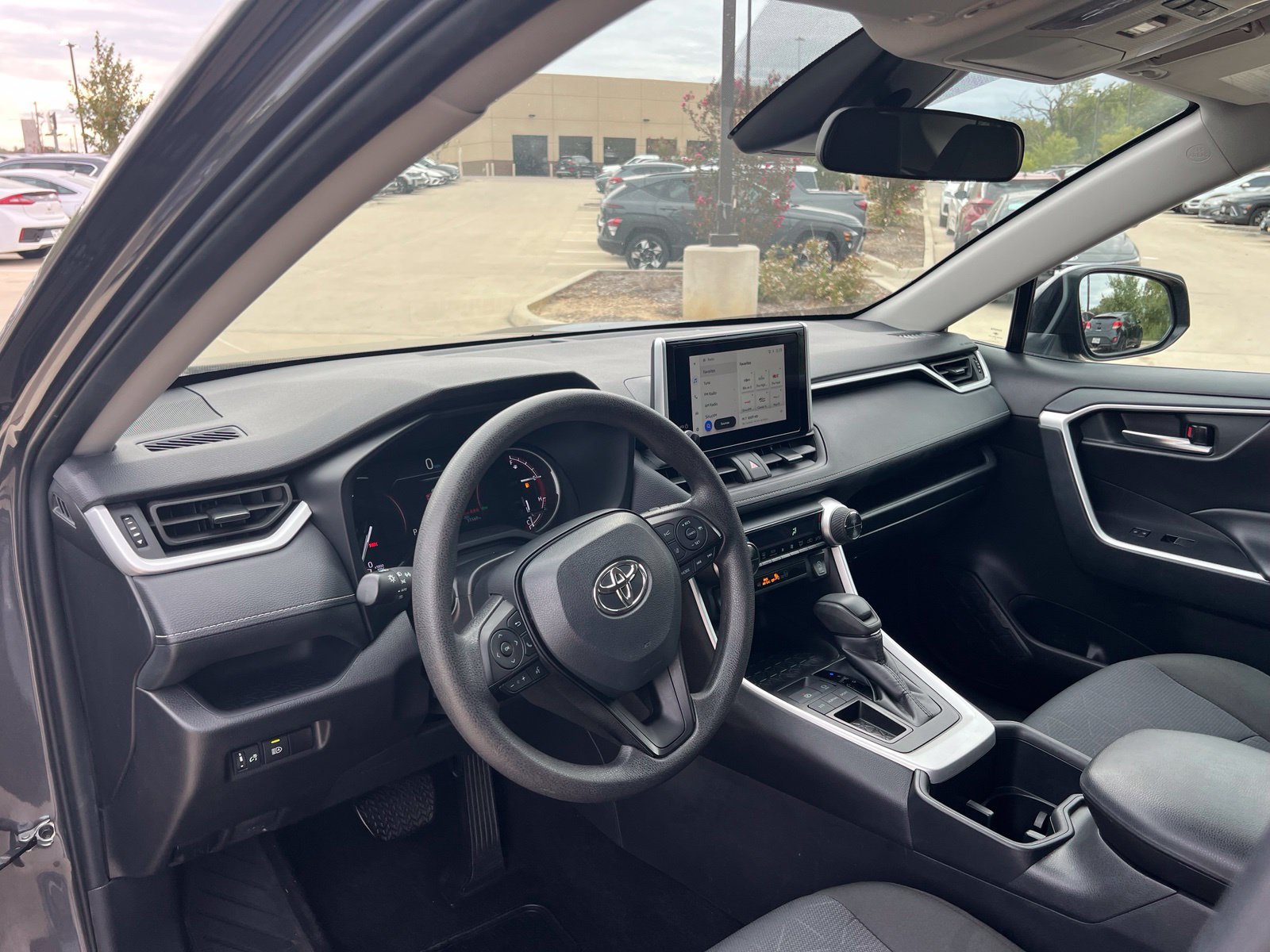 Used 2025 Toyota RAV4 XLE FWD image 21