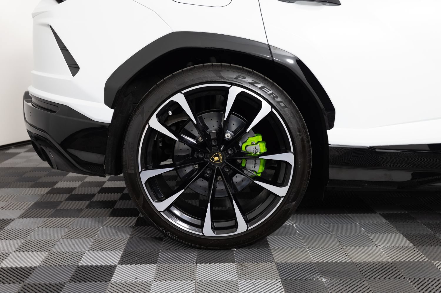 Used 2021 Lamborghini Urus AWD/4WD image 16