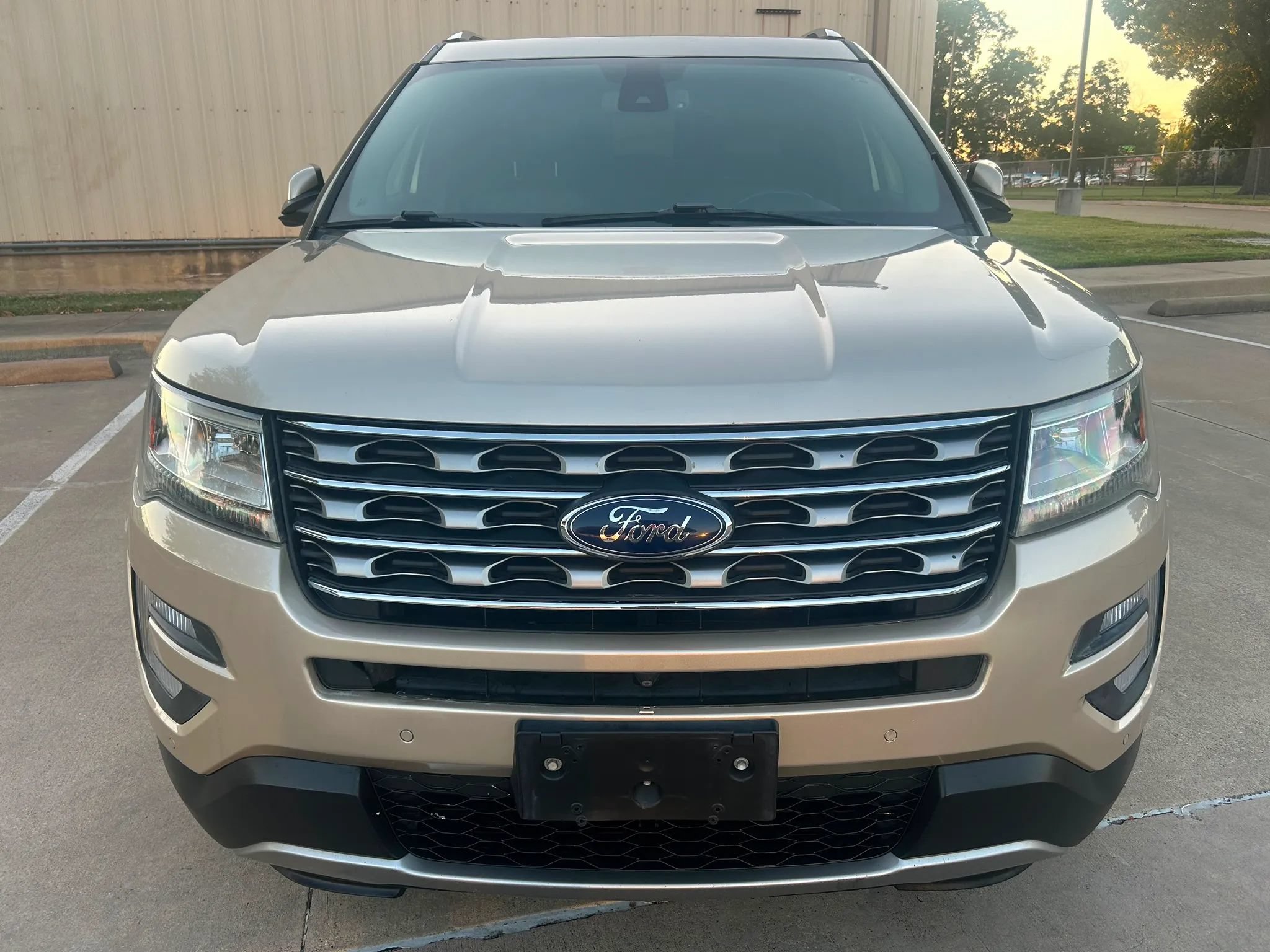 Used 2017 Ford Explorer Limited w/ Equipment Group 301A FWD image 3