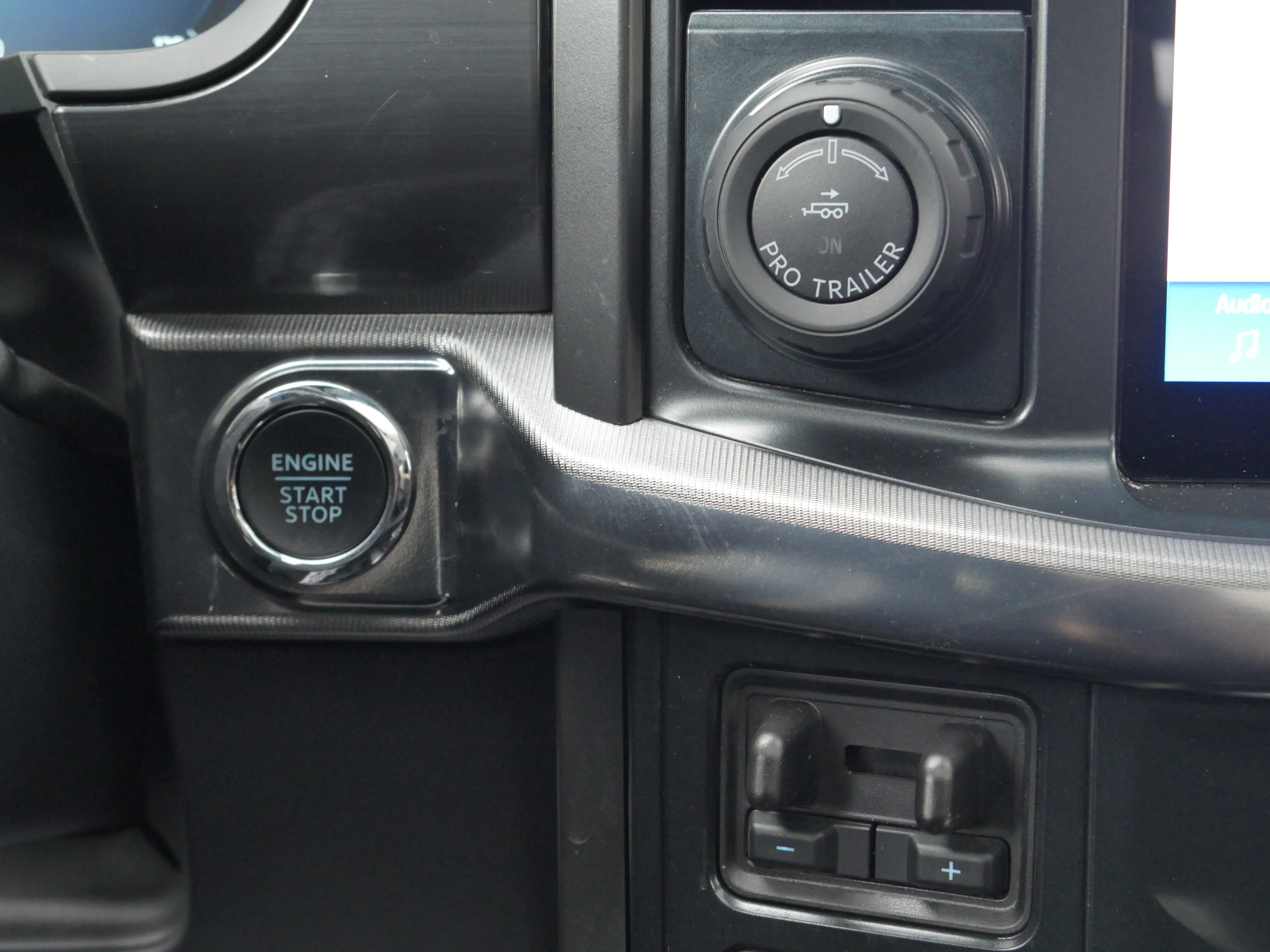 Certified 2025 Ford F150 Lariat AWD/4WD image 9