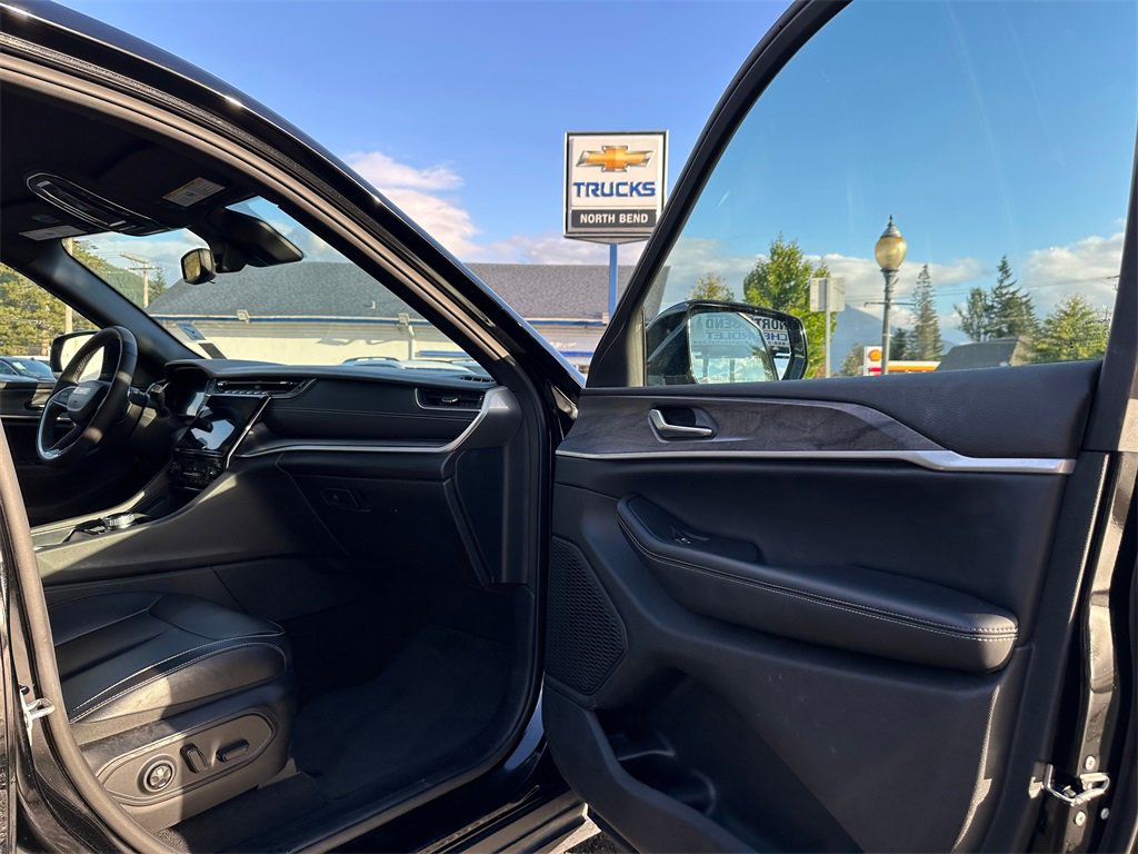 Used 2024 Jeep Grand Cherokee Limited image 12