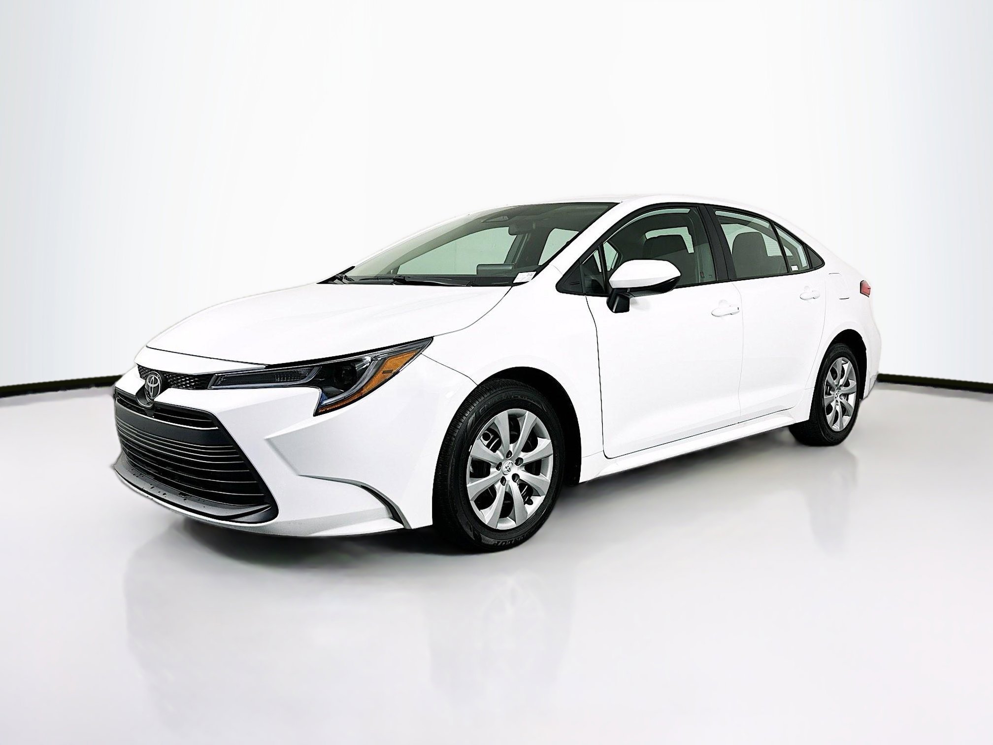 Used 2025 Toyota Corolla LE image 3