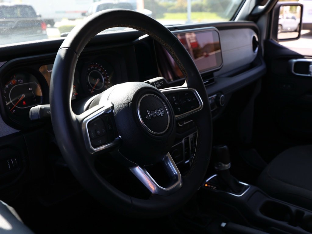 Used 2024 Jeep Wrangler Sahara image 14