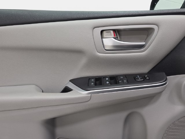 Used 2016 Toyota Camry LE FWD image 26