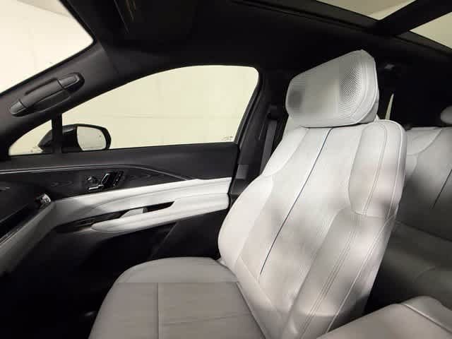 Used 2024 Cadillac Lyriq Luxury RWD image 19