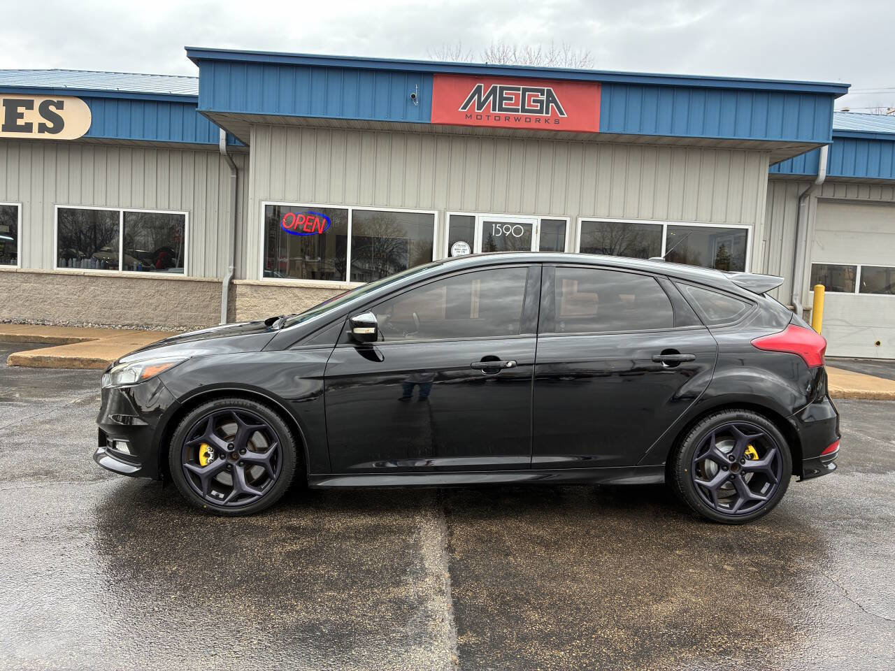 Used 2017 Ford Focus ST image 34
