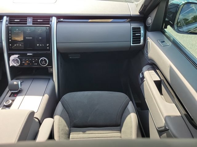 Used 2025 Land Rover Discovery S AWD/4WD image 15